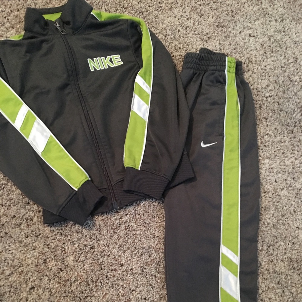 4t Nike track suit
